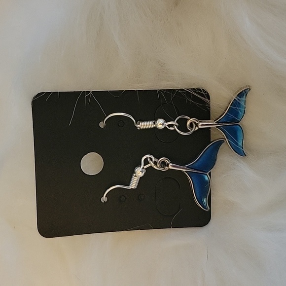 Mermaid tail earrings 🧜‍♀️ 🧜‍♂️.  Blue on both sides. 💙 - Picture 3 of 4